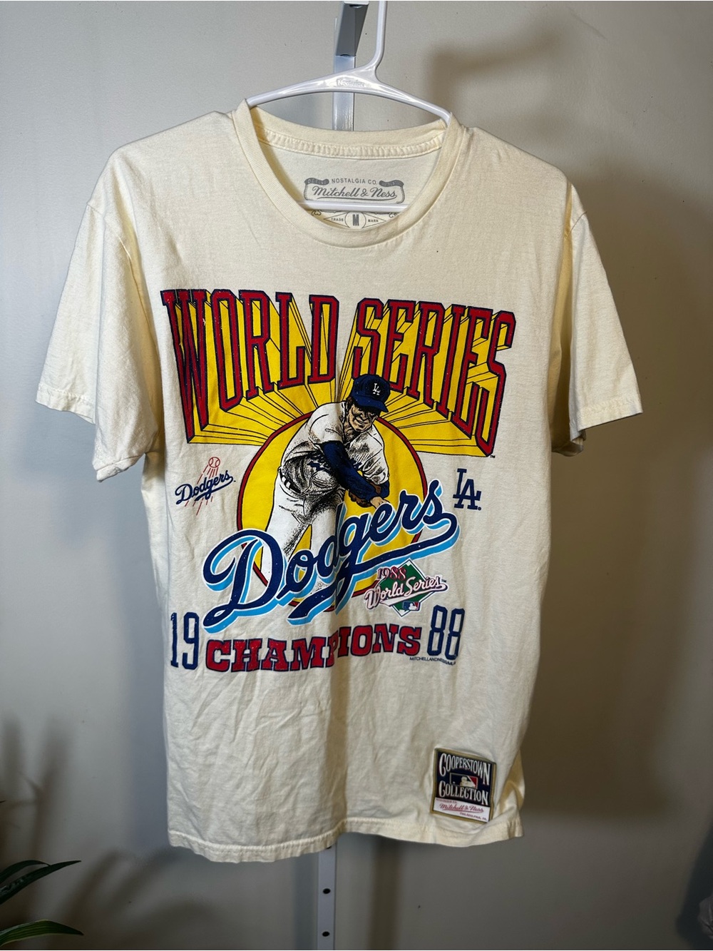 H25. Mitchell & Ness Dodgers 1988 World Series Champions Retro Tee M
